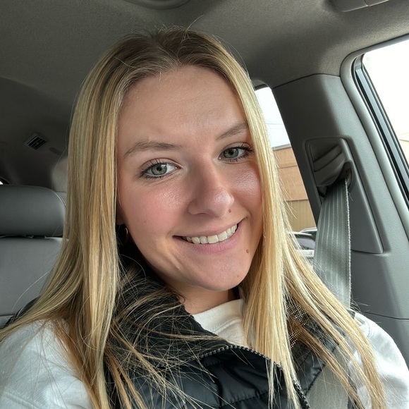 Meet your Posher, Kelsey - Picture 1 of 1